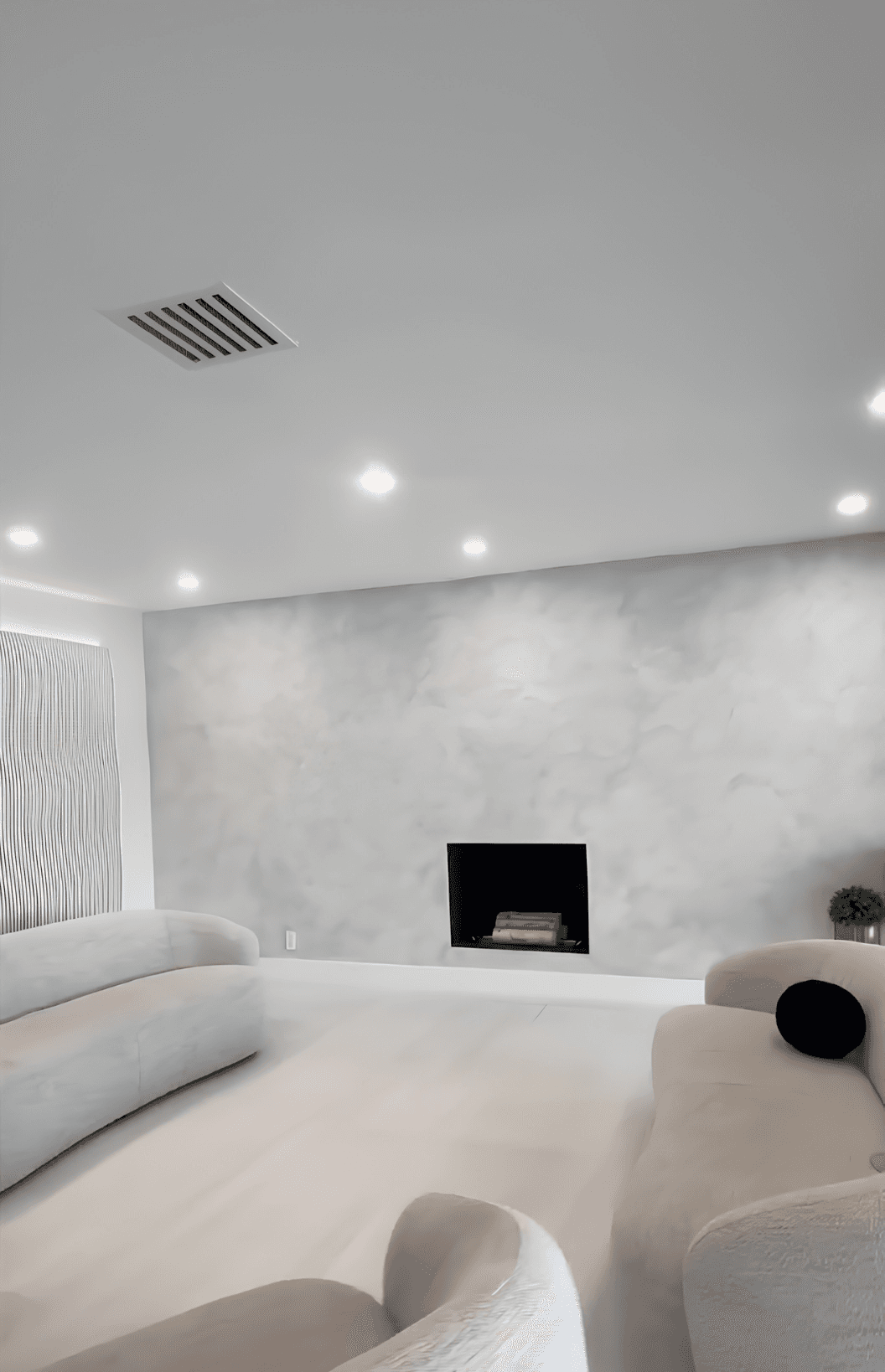 Sweeping lime wash with organic movement