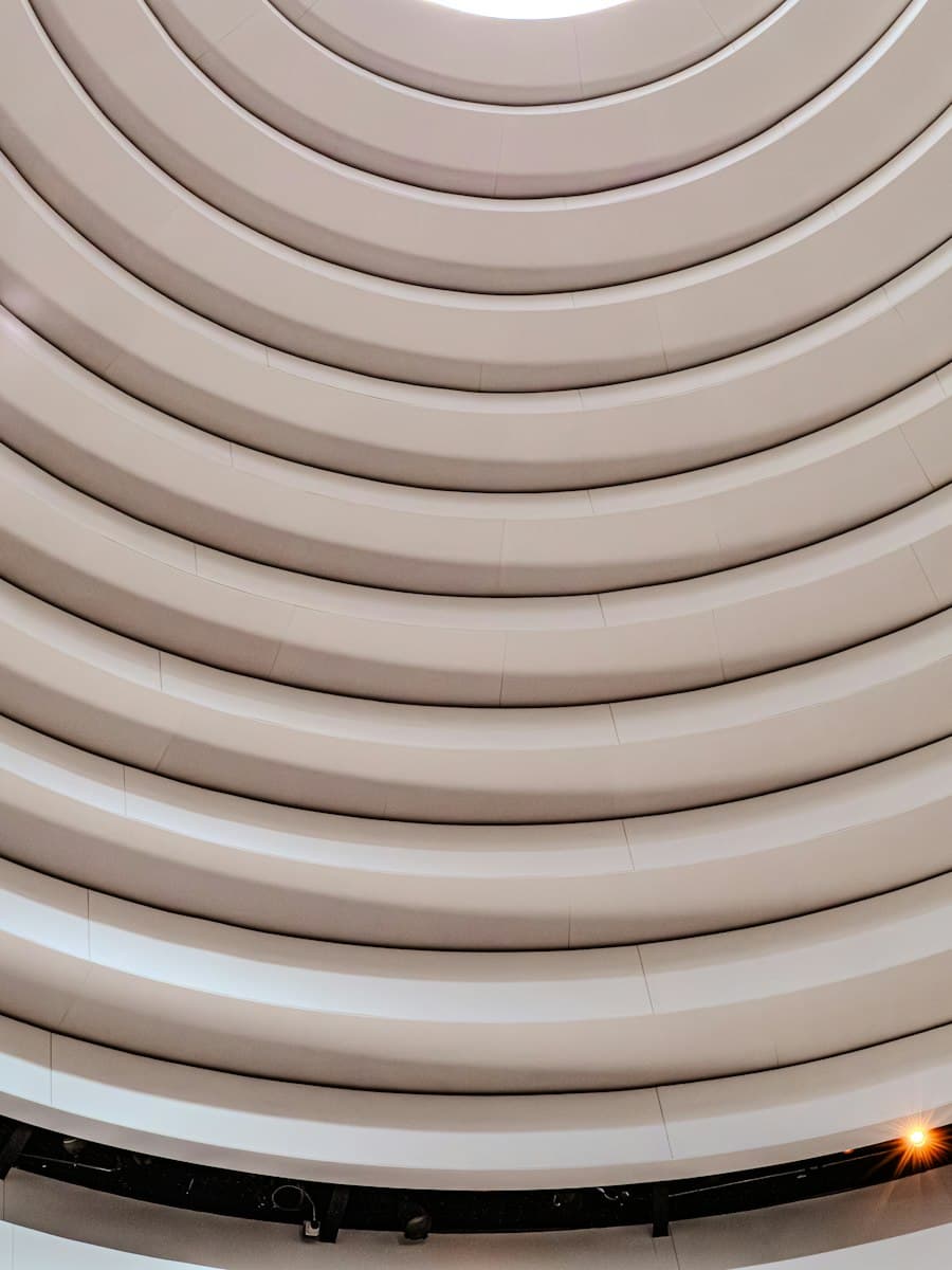 Curved plaster ceiling in concentric rings